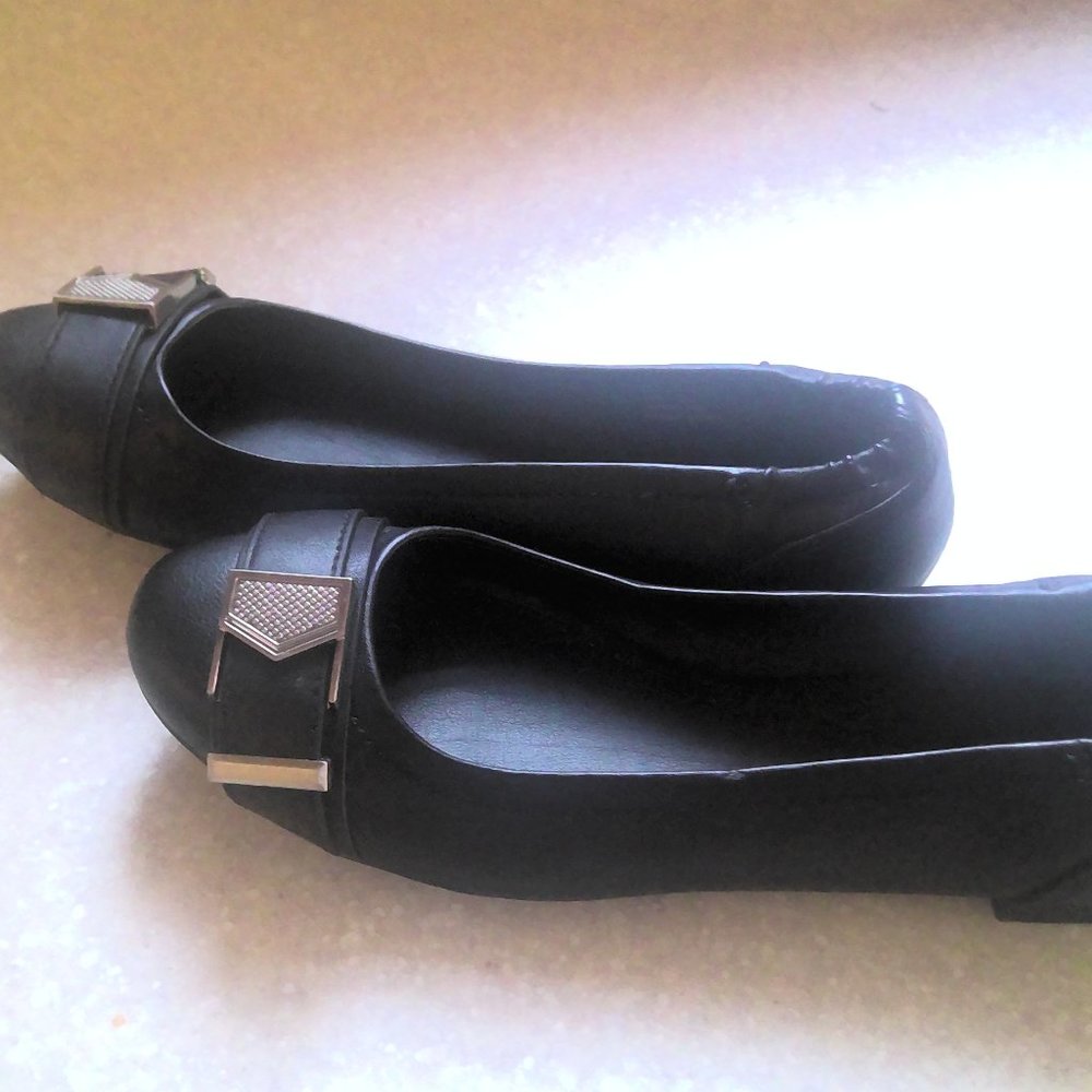 CALVIN KLEIN BLACK BALLET STYLE SHOES WITH SILVER STYLE DESIGN ON TOP-6